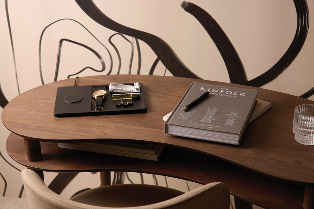 VINGA Timo RCS Desk-Charger und Ablage